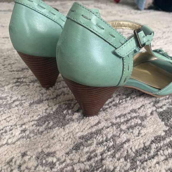 Seychelles Teal T Strap Leather Heels w Tassel 8.5 - Picture 5 of 5